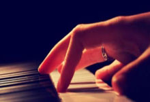 0射门!切尔西半场0-0哥本哈根数据:射门0-4,控球率53%-47%.